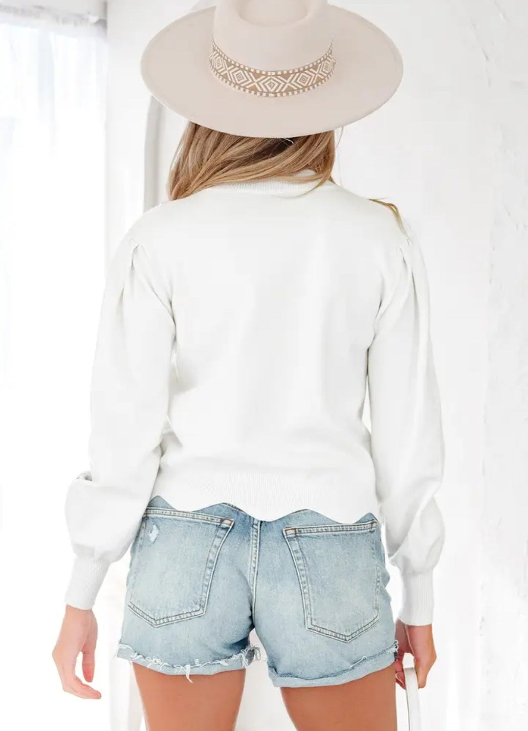 Floral Embroidere Sweater Scallop Hem