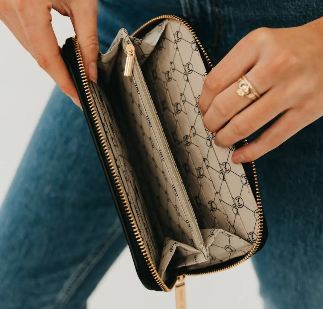 Lenni Large Zip Woven Wallet